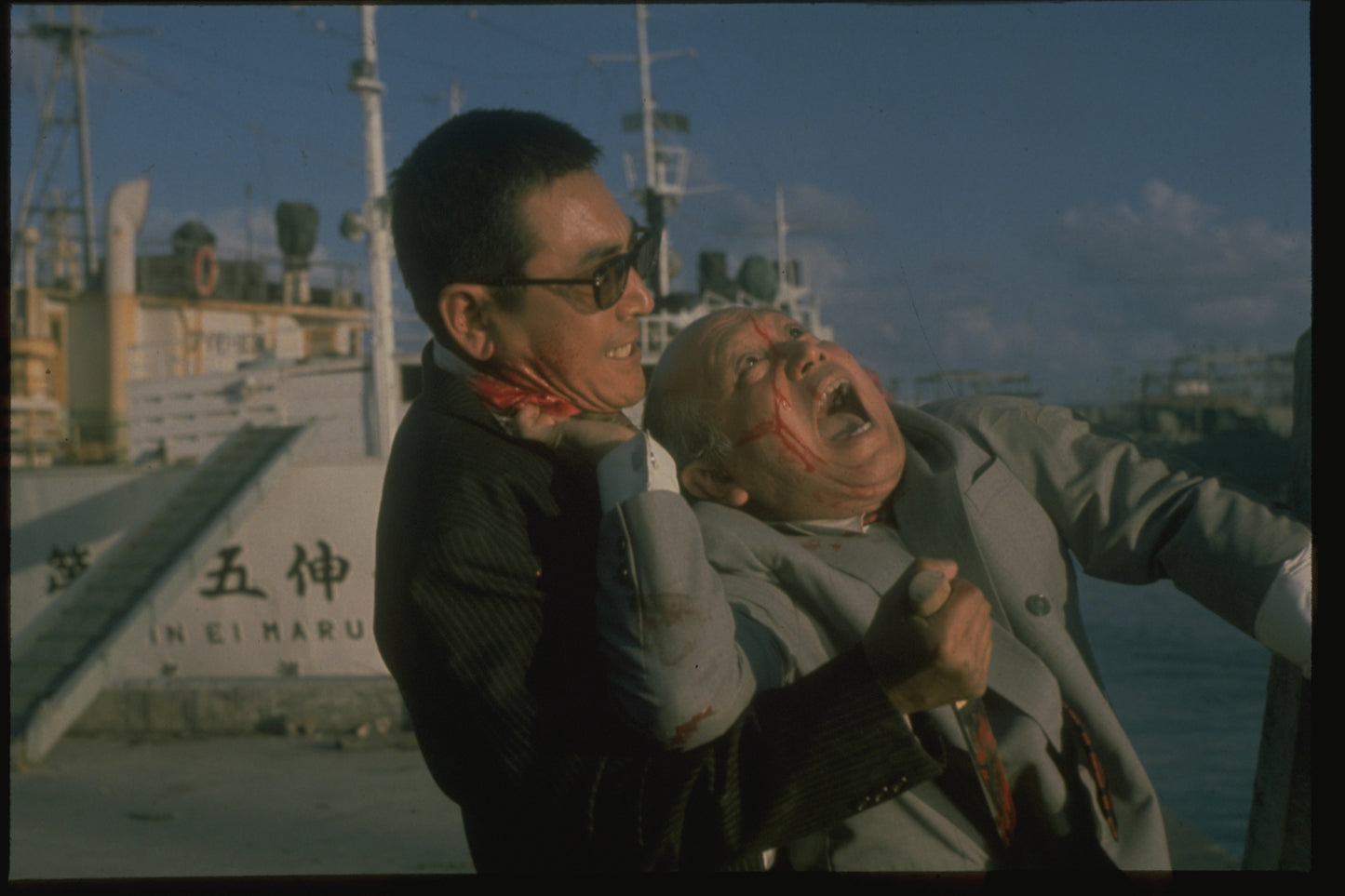 GUERRE DES GANGS À OKINAWA